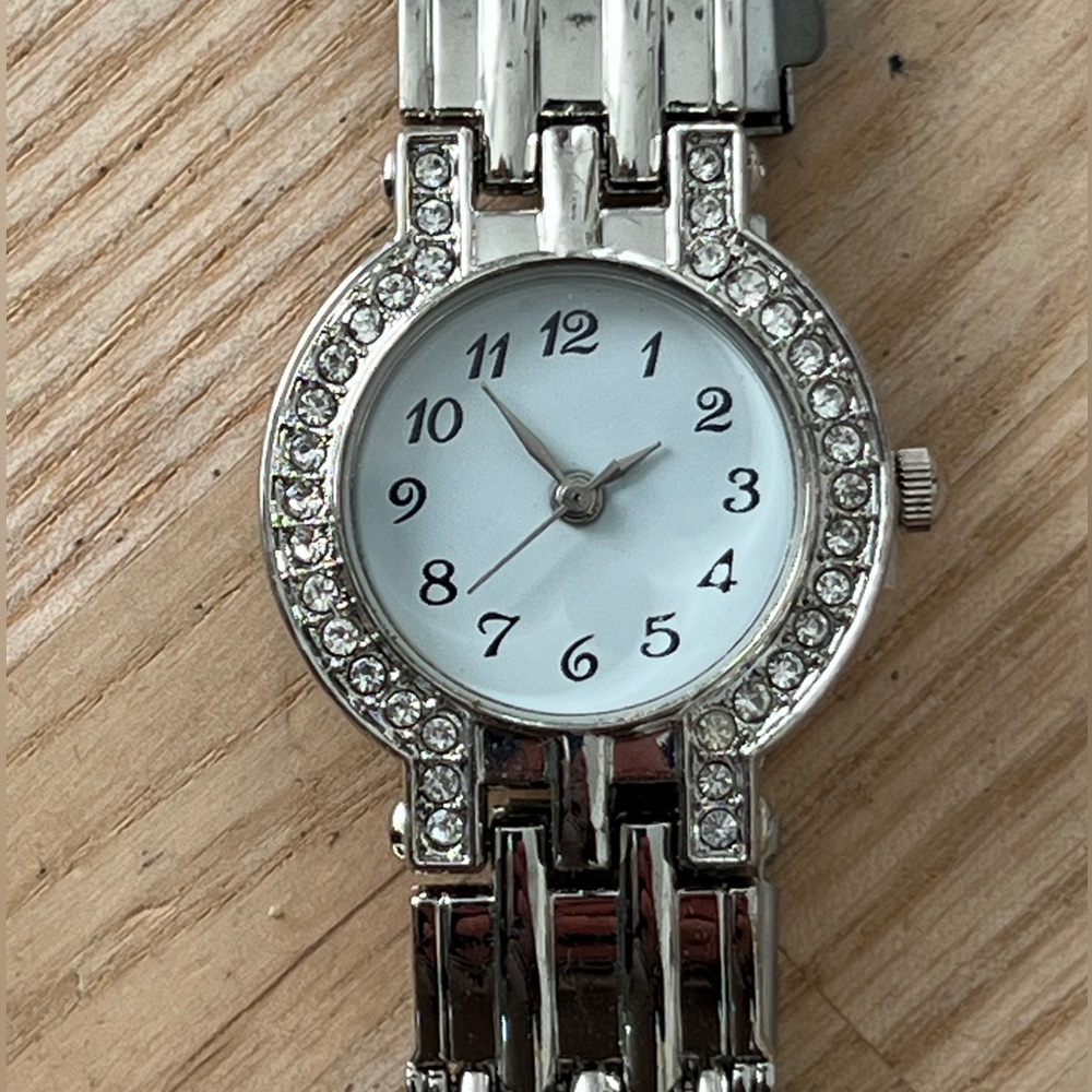 Haband Crystal Ladies Watch White Dial Crystal Embellishments NWOT New Battery